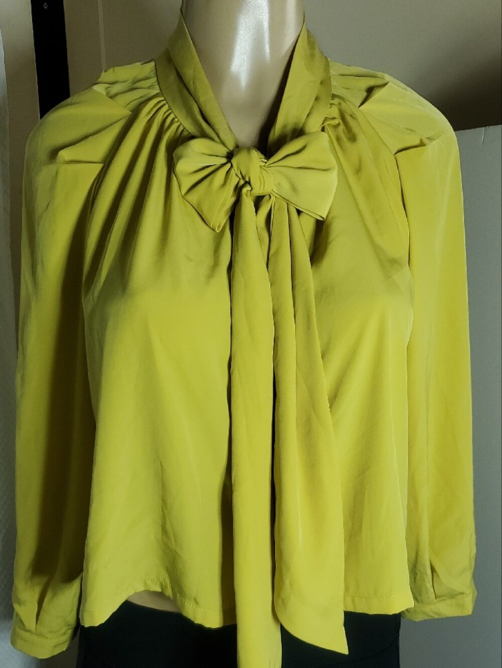 New BURU Women’s Big Bow Yellow Button-Front Blouse Size XS
